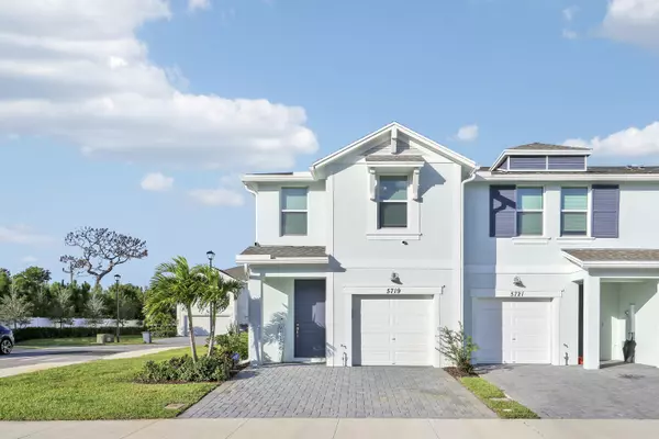 Stuart, FL 34997,5719 SE Edgewater CIR