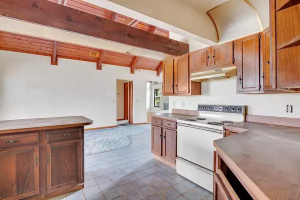 Port Saint Lucie, FL 34983,398 SW Ray AVE