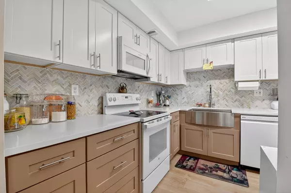 3050 Presidential WAY 106, West Palm Beach, FL 33401