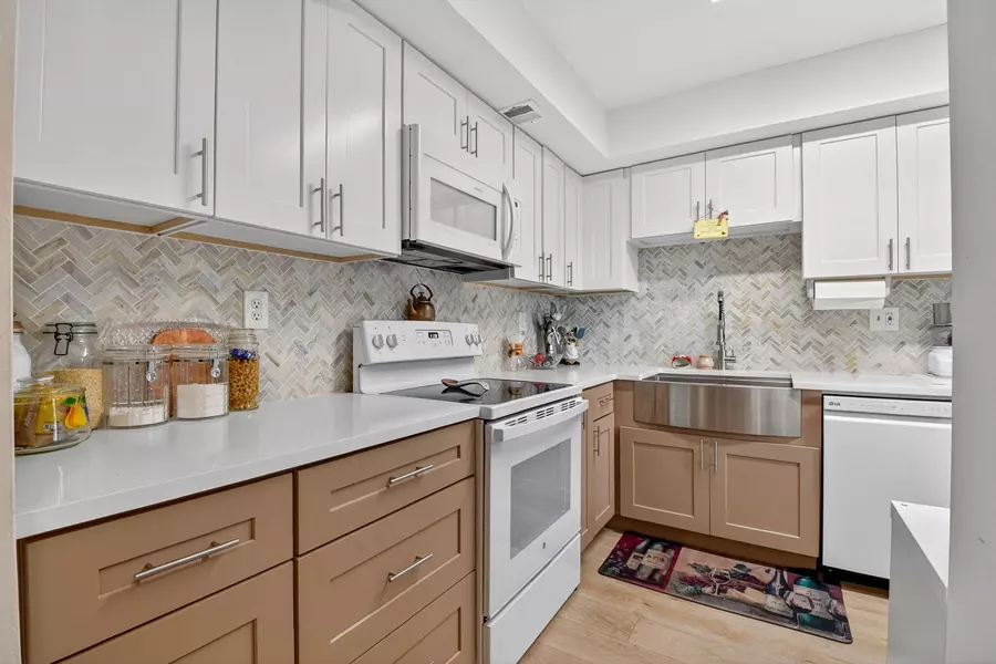 3050 Presidential WAY 106, West Palm Beach, FL 33401