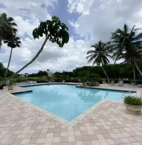 400 N Crestwood CT 403, Royal Palm Beach, FL 33411