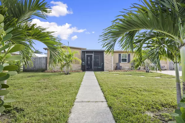 Port Saint Lucie, FL 34983,236 SE Prima Vista BLVD