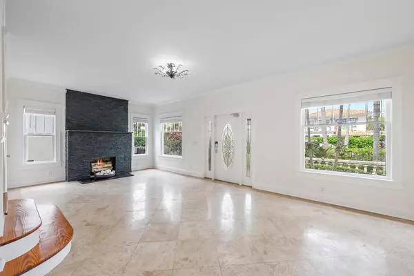 West Palm Beach, FL 33401,228 9th ST