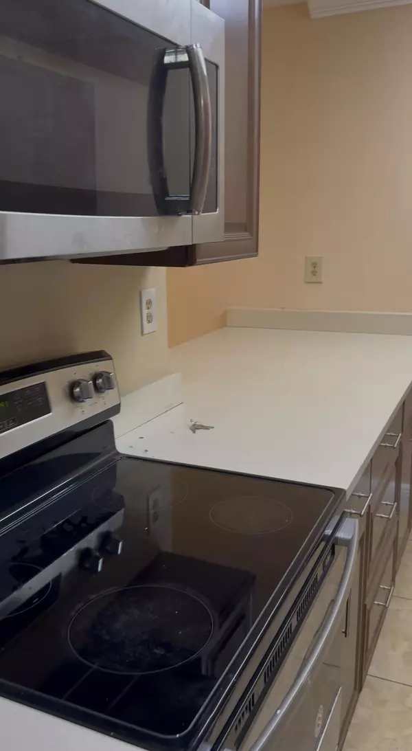 1880 N Congress AVE 401, West Palm Beach, FL 33401