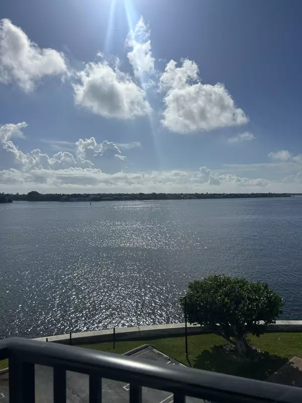 West Palm Beach, FL 33401,1200 S Flagler DR 504