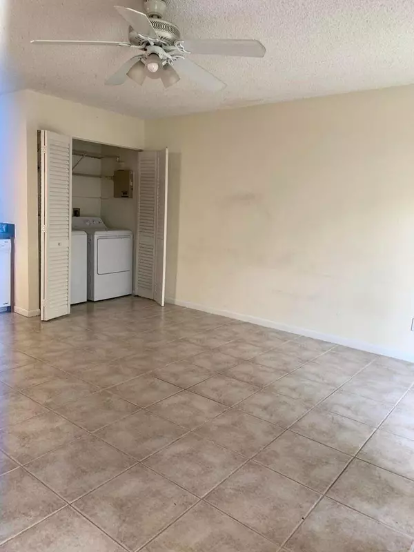 West Palm Beach, FL 33401,643 Executive Center DR Q-102