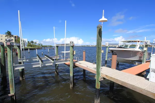 Lantana, FL 33462,330 N Lake DR