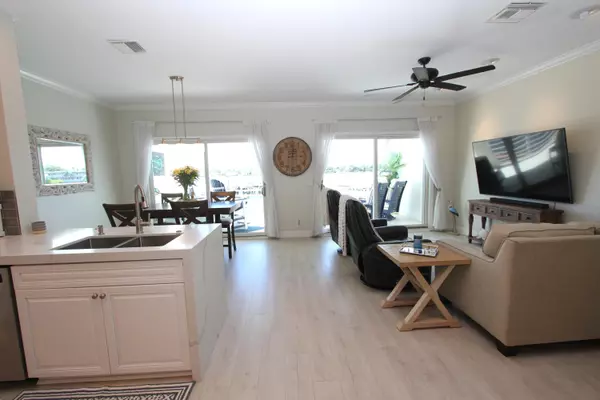 Lantana, FL 33462,330 N Lake DR