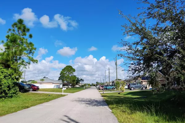 Port Saint Lucie, FL 34953,164 SW South Wakefield CIR