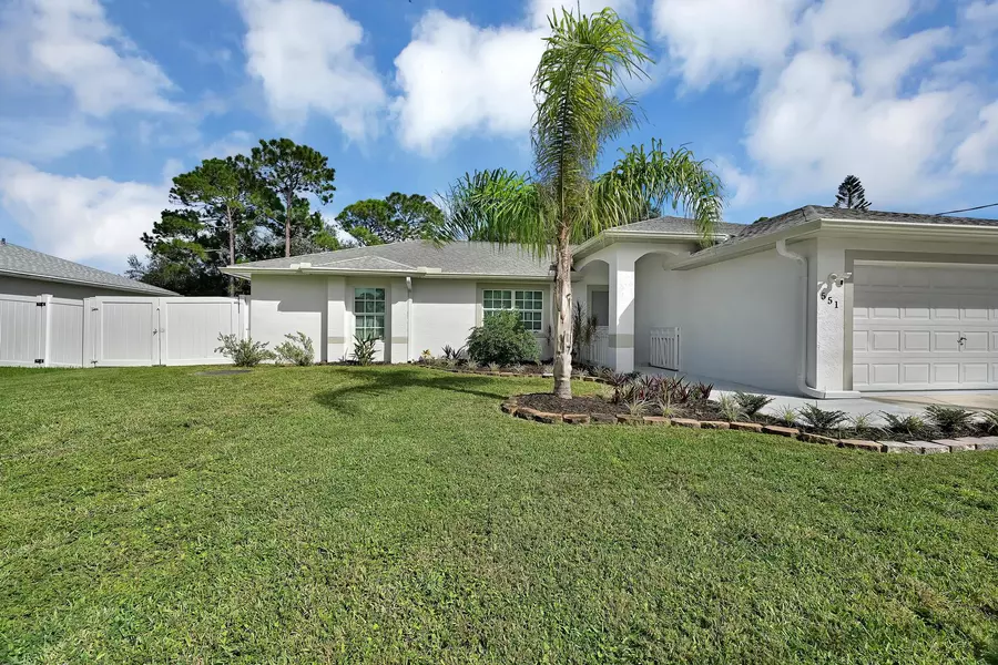 551 NW Grenada ST, Port Saint Lucie, FL 34983