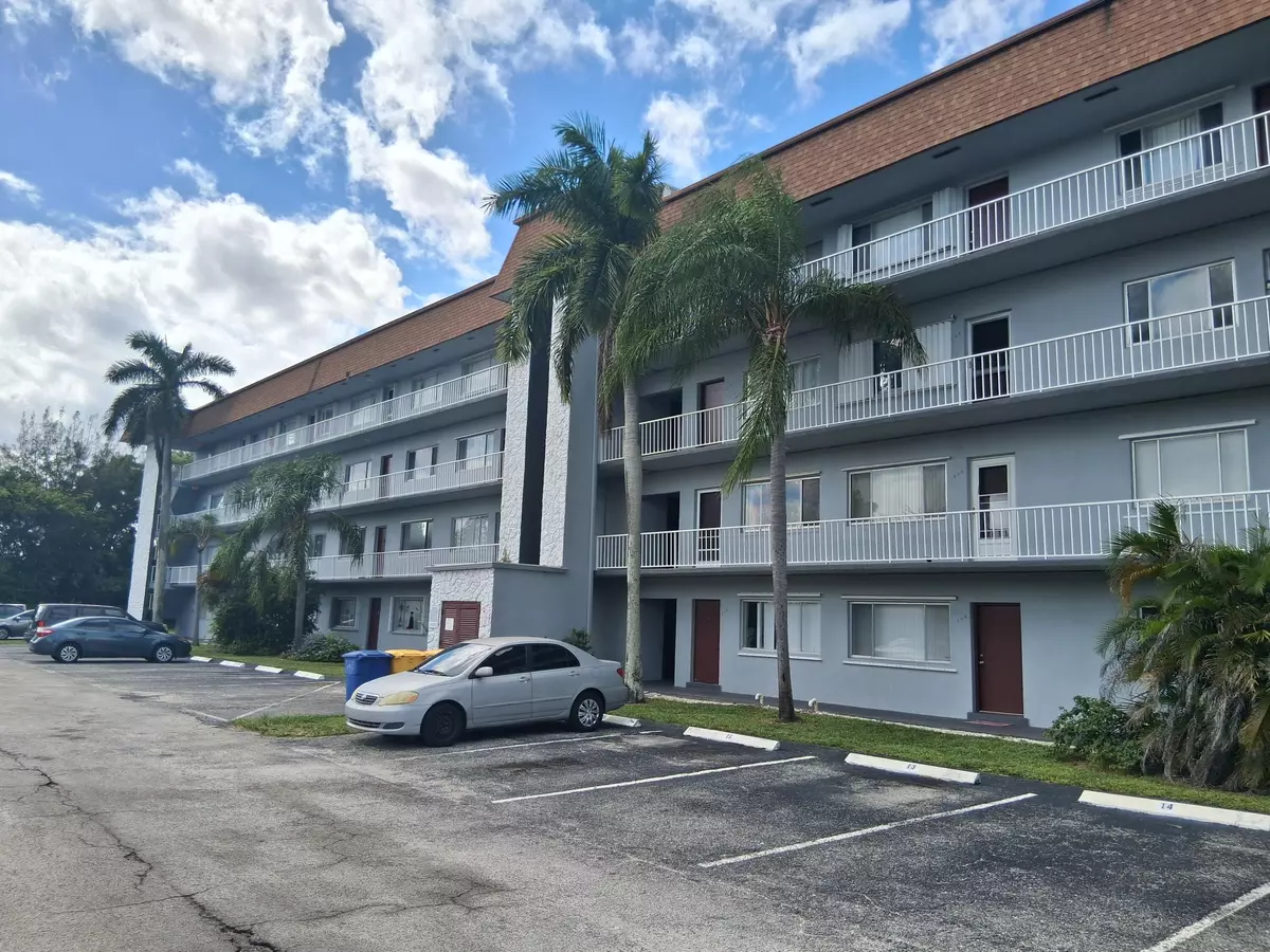 Lake Worth, FL 33462,6289 Lear DR 105
