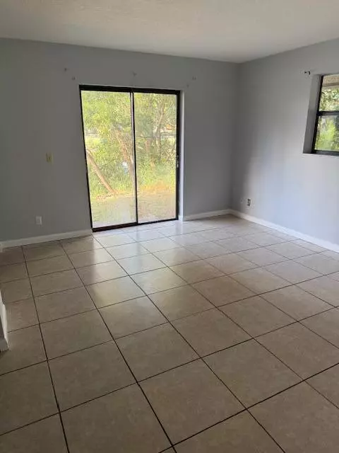 Lake Worth, FL 33462,6052 High Ridge RD Apt A