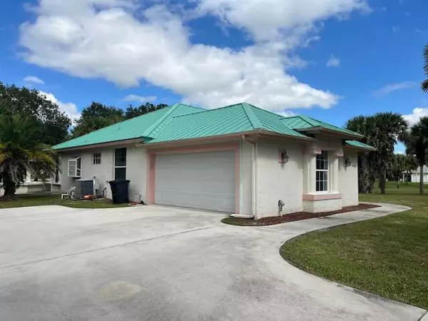 Port Saint Lucie, FL 34987,18602 Kitty Hawk CT