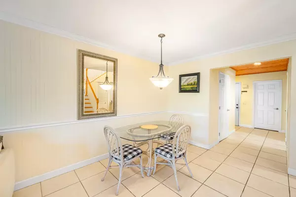 Jensen Beach, FL 34957,1887 NE Media AVE 6