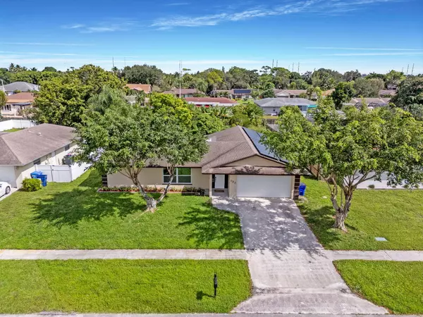 Royal Palm Beach, FL 33411,137 Alcazar ST