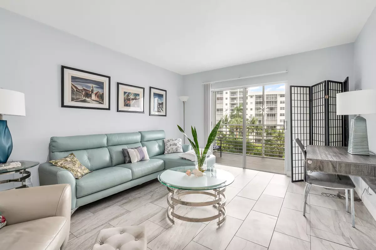 Pompano Beach, FL 33062,2731 NE 14th St CSWY 430