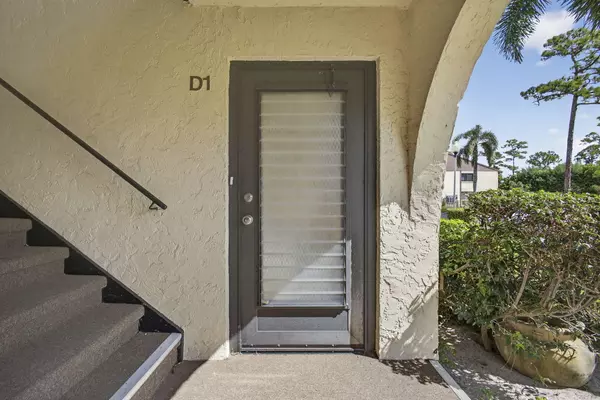 Greenacres, FL 33463,309 Knotty Pine CIR D-1