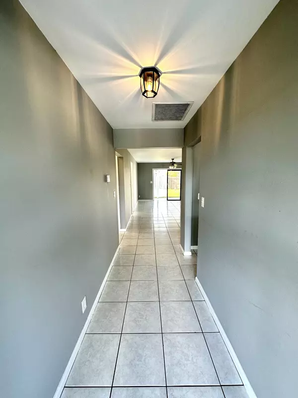 Wellington, FL 33414,947 Country Wood CT