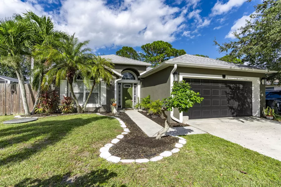 925 SW Nichols TER, Port Saint Lucie, FL 34953