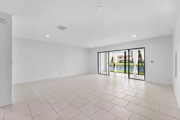 Boca Raton, FL 33433,8566 Casa Del Lago 47 F