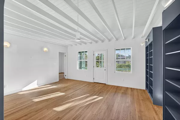 Lake Worth Beach, FL 33460,407 S Palmway