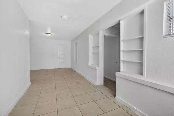 Riviera Beach, FL 33404,146 W 18th ST