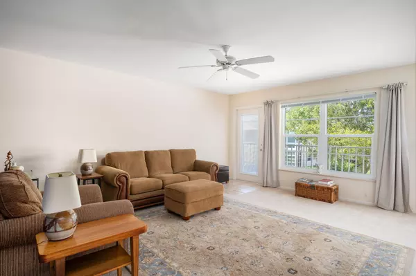 Vero Beach, FL 32962,40 Vista Gardens TRL 202