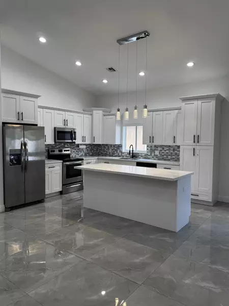 4522 NW 36th CT, Lauderdale Lakes, FL 33319