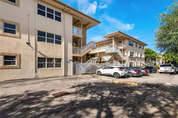 Hollywood, FL 33020,1958 Monroe ST 202