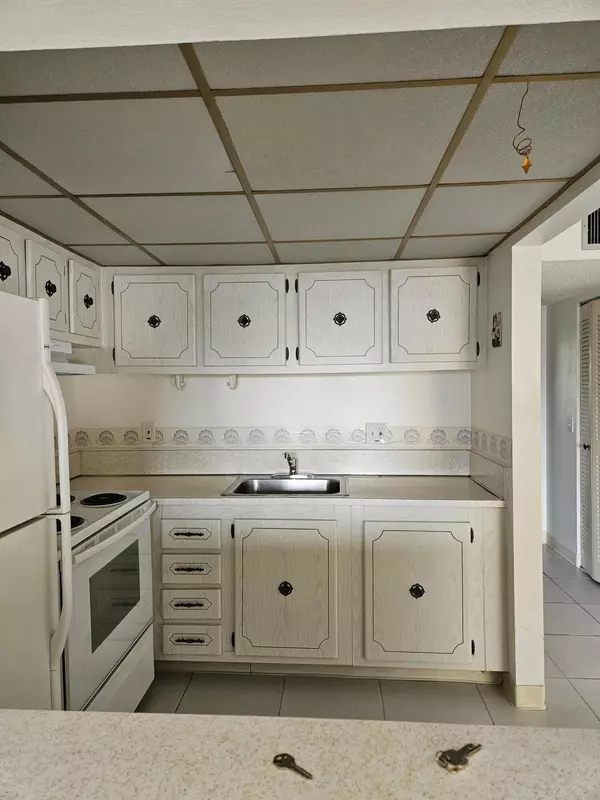 Palm Springs, FL 33461,500 W Village Green CIR 118