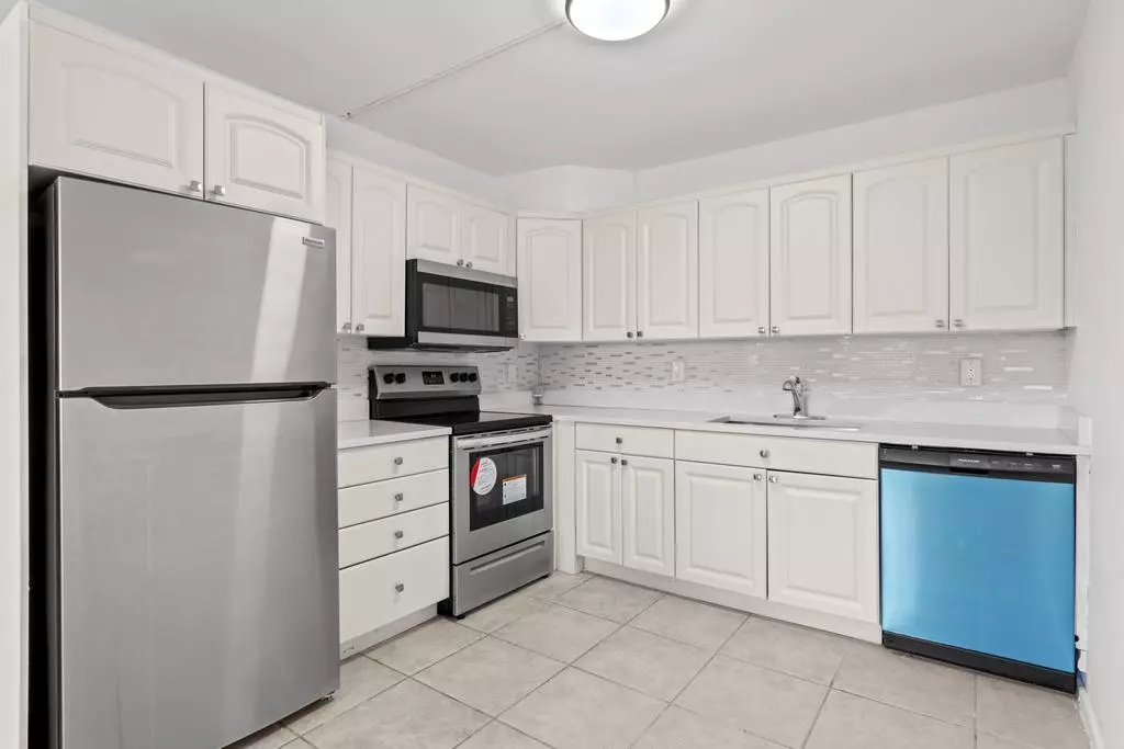 Boca Raton, FL 33434,2044 Hythe C
