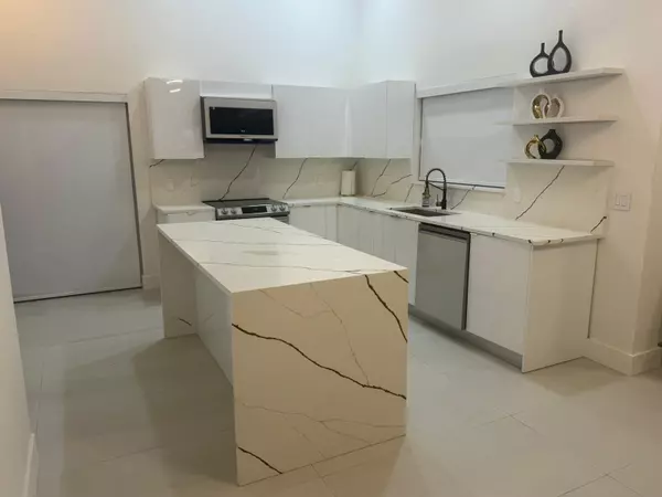Palm Beach Gardens, FL 33418,18 Selby LN
