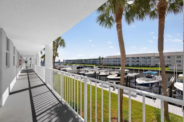 North Palm Beach, FL 33408,104 Paradise Harbour BLVD 203