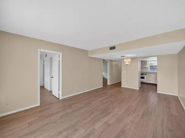 Jupiter, FL 33469,18081 SE Country Club DR 17-170