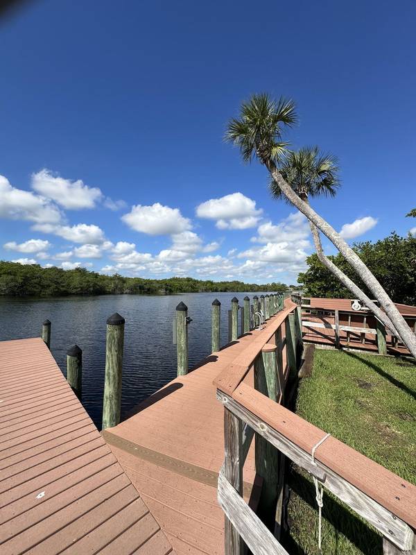301 SW South River DR 204, Stuart, FL 34997