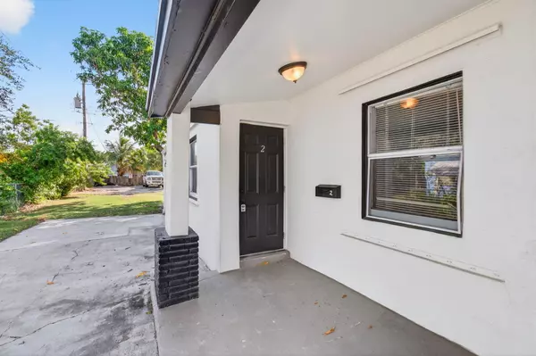 Lake Worth Beach, FL 33460,614 N E ST 2