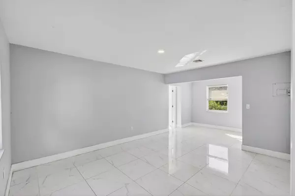 Lake Worth Beach, FL 33460,614 N E ST 2