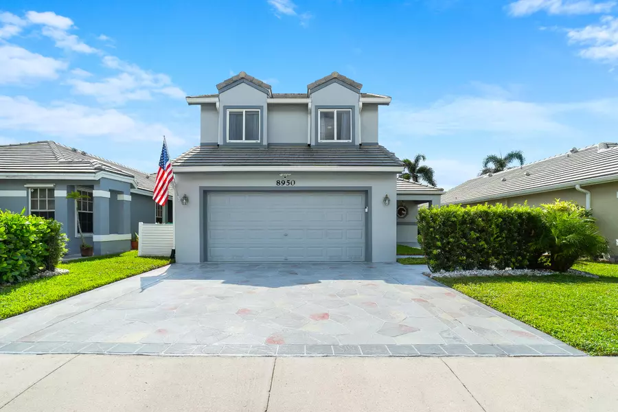 8950 N Lake Park CIR, Davie, FL 33328