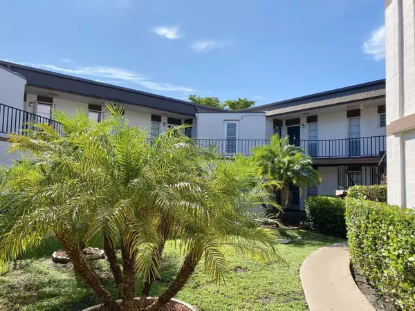 Royal Palm Beach, FL 33411,7 N Greenway 211