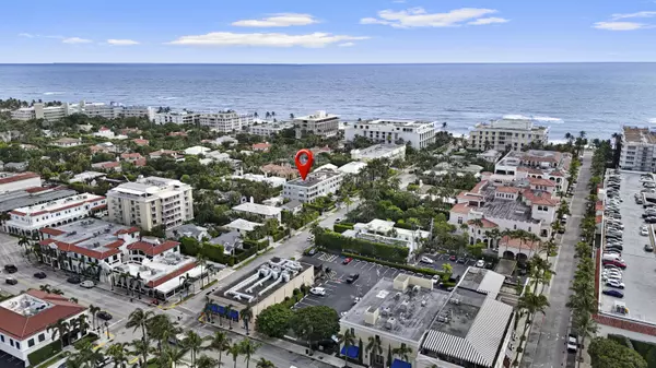 Palm Beach, FL 33480,145 Peruvian AVE 301