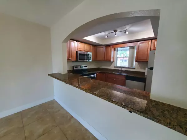 Vero Beach, FL 32960,4141 16th ST 109