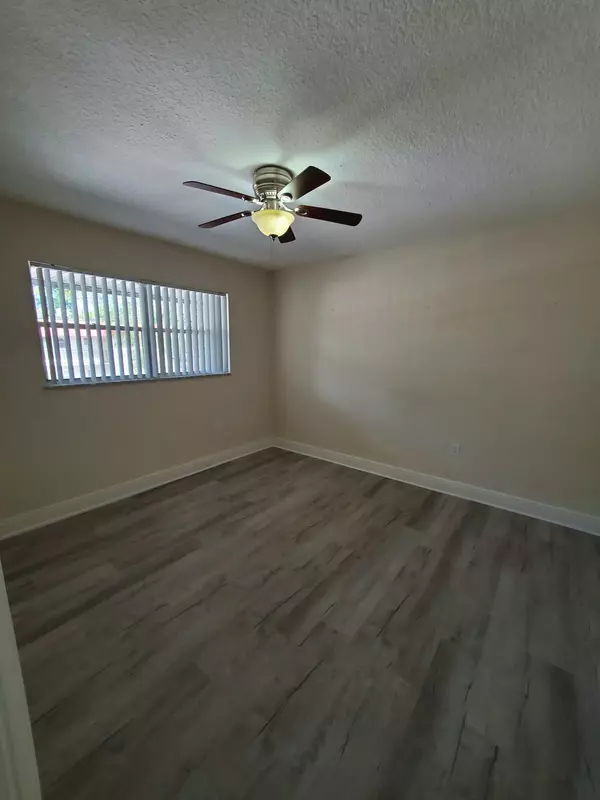 Vero Beach, FL 32960,4141 16th ST 109