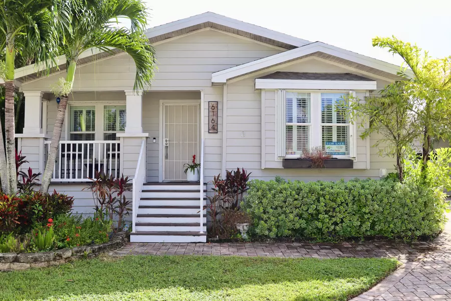 6164 N Ironwood LN, Lantana, FL 33462