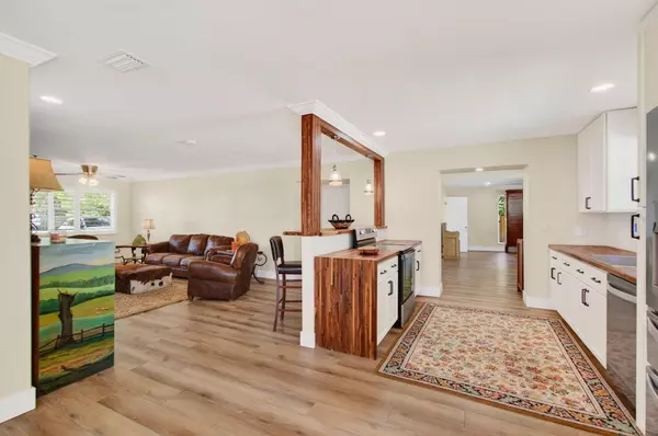 North Palm Beach, FL 33408,920 Lighthouse DR