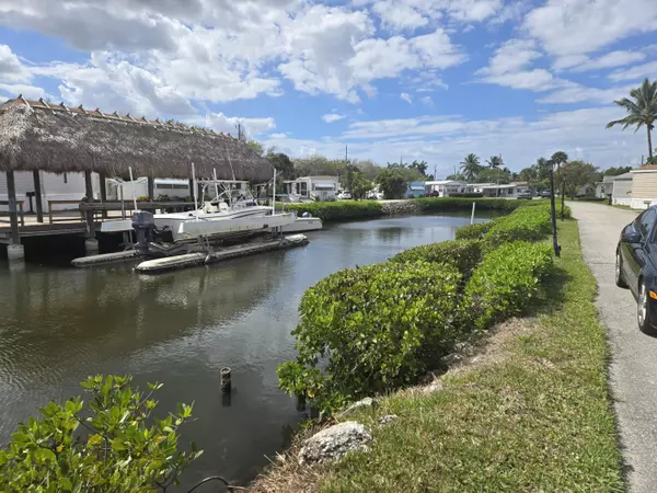 Hypoluxo, FL 33462,9 N Loafing ST