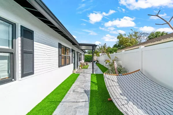 Delray Beach, FL 33444,217 NE 11th ST 217-219