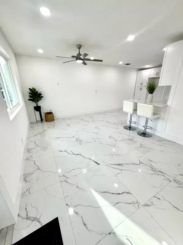 Riviera Beach, FL 33404,848 W 4th ST