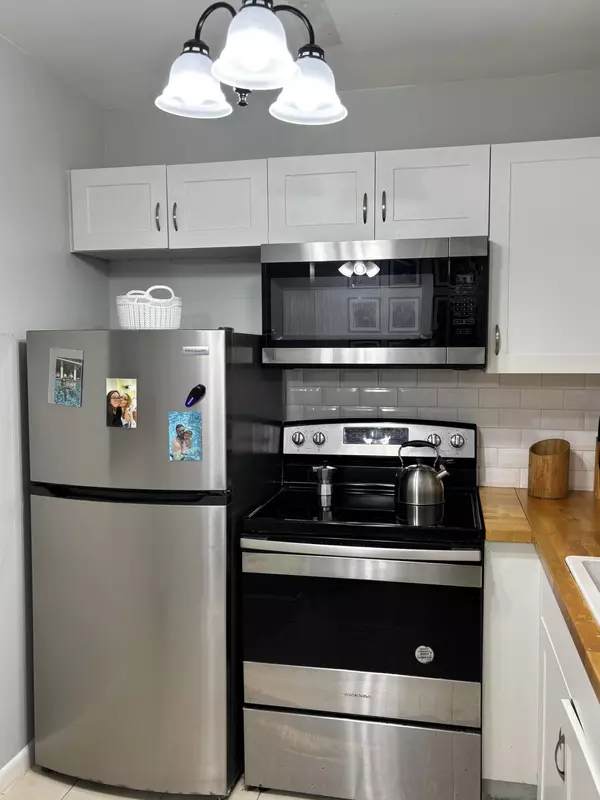 West Palm Beach, FL 33417,243 Northampton M 243