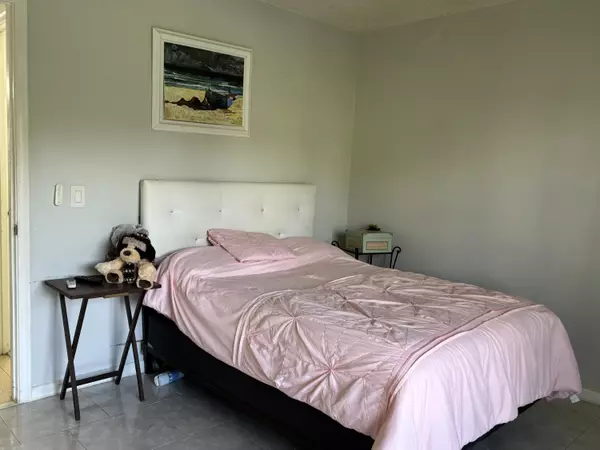 West Palm Beach, FL 33417,243 Northampton M 243