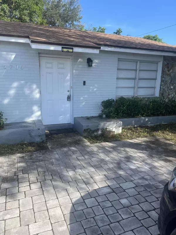 5706 Candlewood AVE, Mangonia Park, FL 33407